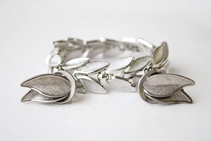 Jubilee Thrift Silver Finish Leaf Clip On Earring Bracelet Set Bracelets