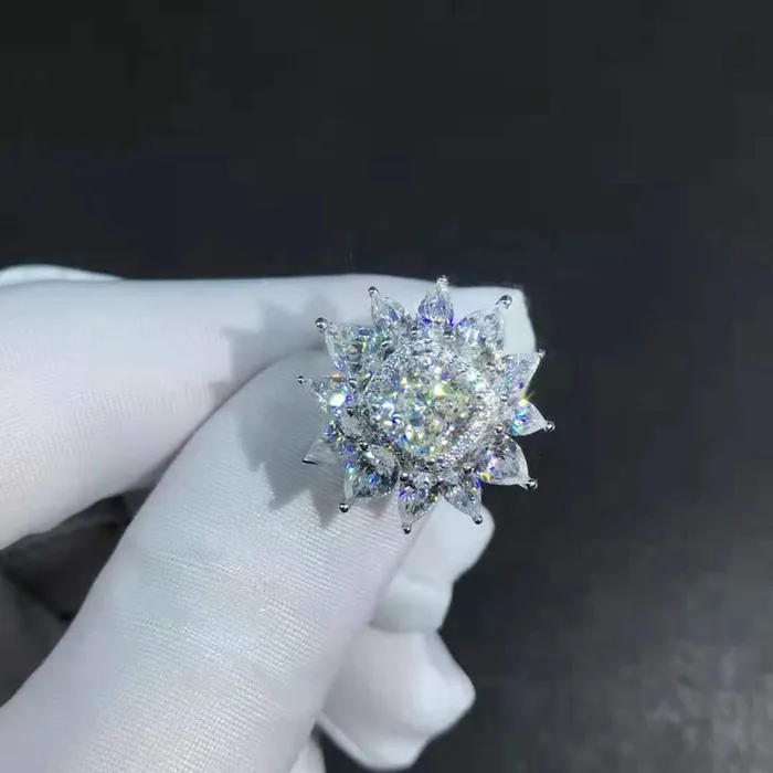 Rings Leyloon Jewelry 2 Carat Cushion Cut Moissanite Ring KM Colorless 13 Stone Double Halo Starburst