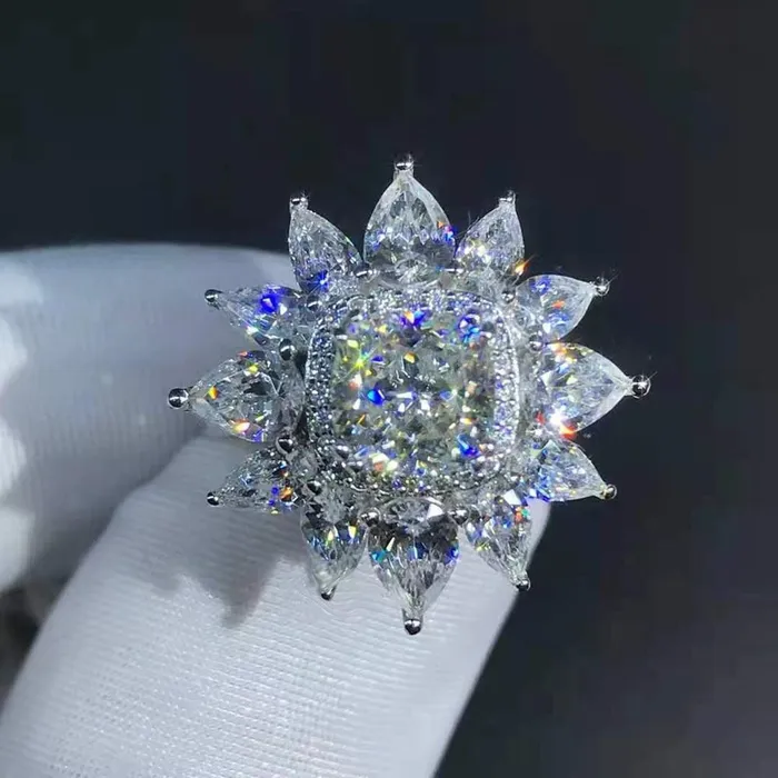 Rings Leyloon Jewelry 2 Carat Cushion Cut Moissanite Ring KM Colorless 13 Stone Double Halo Starburst