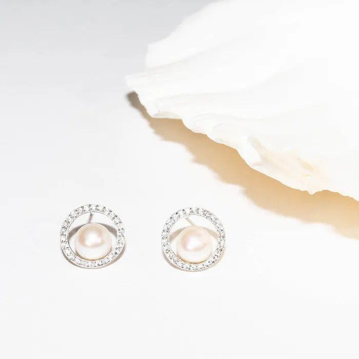 Earrings Pearly Lustre Elegant Freshwater Pearl Earrings WE00237