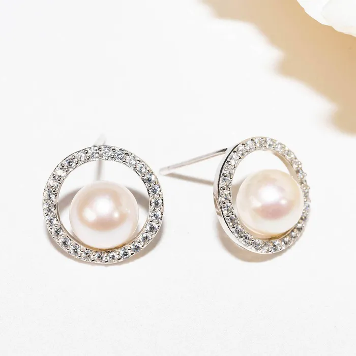 Earrings Pearly Lustre Elegant Freshwater Pearl Earrings WE00237