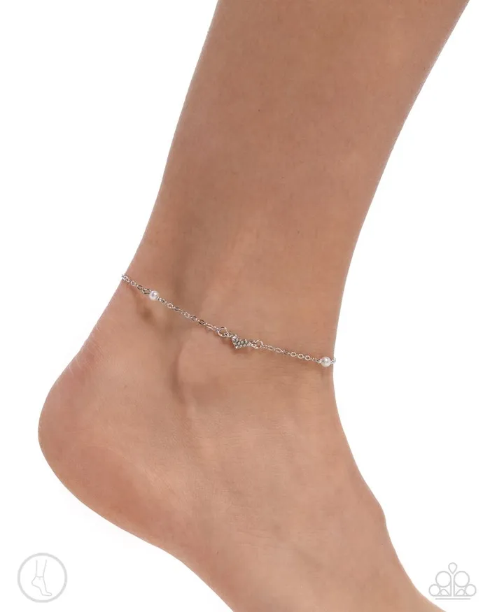 Paparazzi Jewelry Bracelets Paparazzi Bracelet Ladylike Loop White