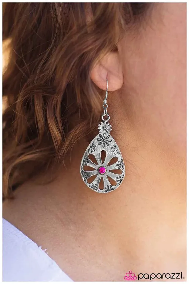 Paparazzi Jewelry Earrings Paparazzi Earring Daisy Chain Pink