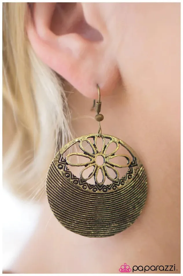 Paparazzi Jewelry Earrings Paparazzi Earring Summer Escape Brass