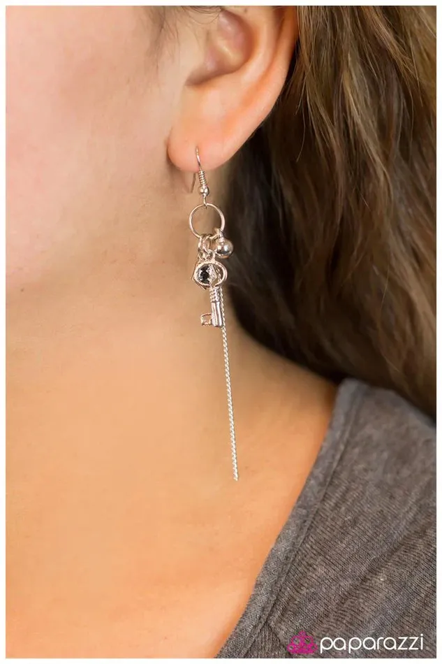 Paparazzi Jewelry Paparazzi Earring Keep It Low Key Black Earrings