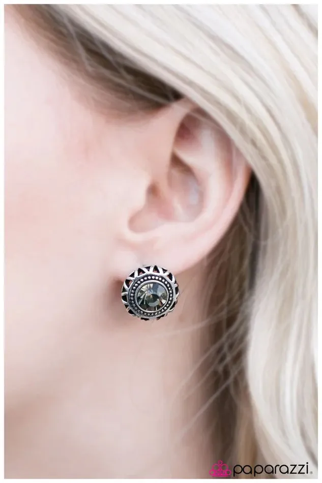 Paparazzi Jewelry Paparazzi Earring Single and Ready to Mingle Silver Earrings