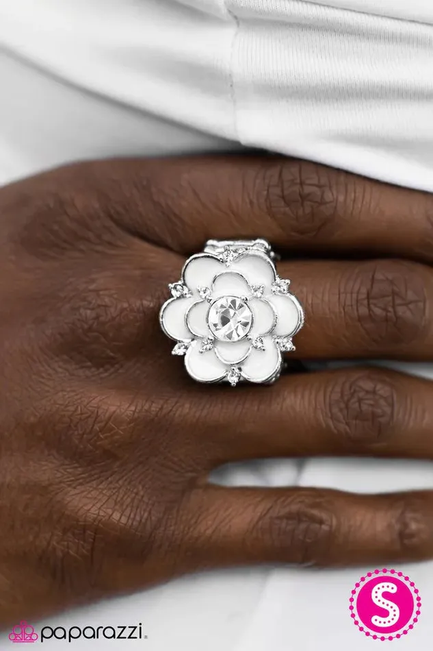 Paparazzi Jewelry Rings Paparazzi Ring Passion Flower White