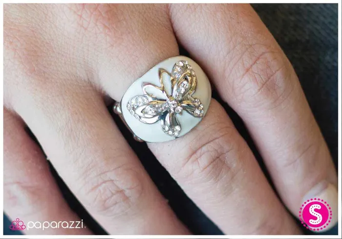 Rings Paparazzi Jewelry Paparazzi Ring Flirtatiously Fluttering White