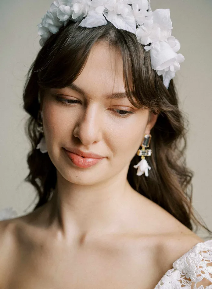 Earrings Baguette crystal and flower earrings short Style 2567 twigs honey