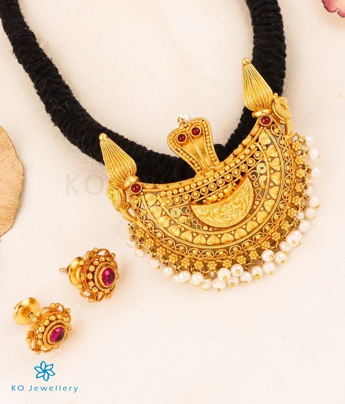 The Viloma Kokkethathi Silver Thread Necklace Black Silversmith Necklaces