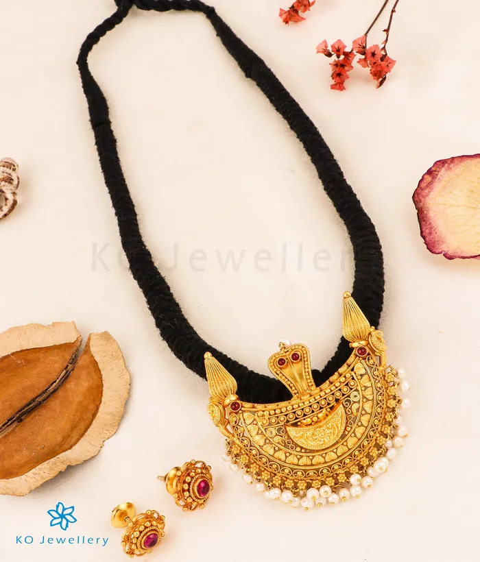The Viloma Kokkethathi Silver Thread Necklace Black Silversmith Necklaces