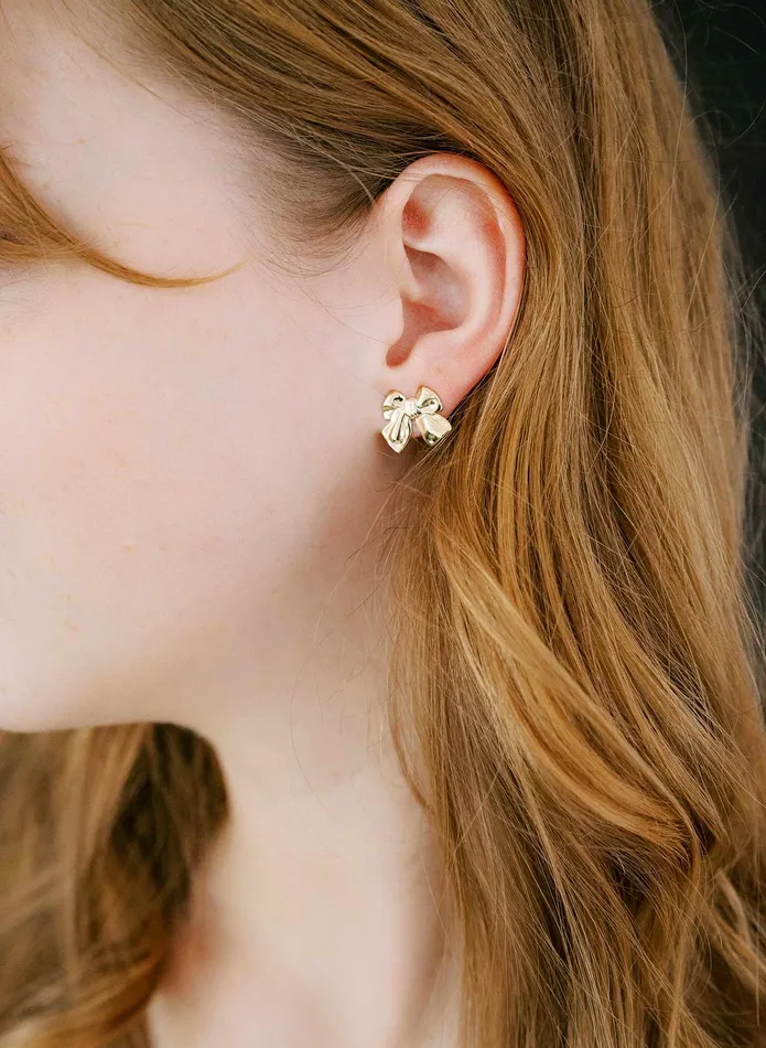 Tiny gilded bow earrings Style 2540 twigs honey Earrings