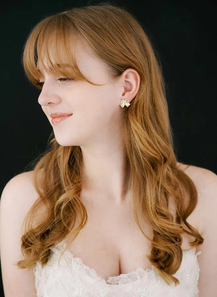 Tiny gilded bow earrings Style 2540 twigs honey Earrings